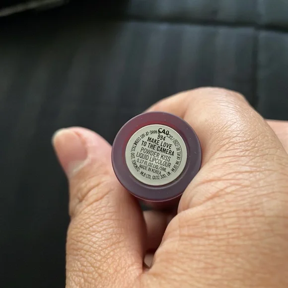 MAC Powder kiss liquid lipstick - make love to the camera - Picture 3 of 7